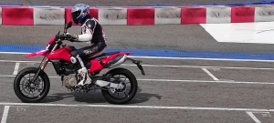 Okruhové testování Hypermotard 698 Mono